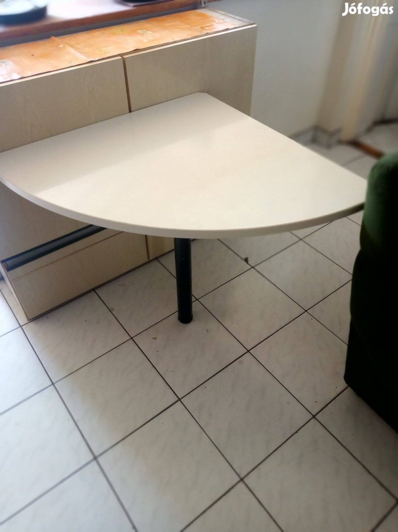 Sarok asztal fém lábú 83x83cm falhoz rögzíthető