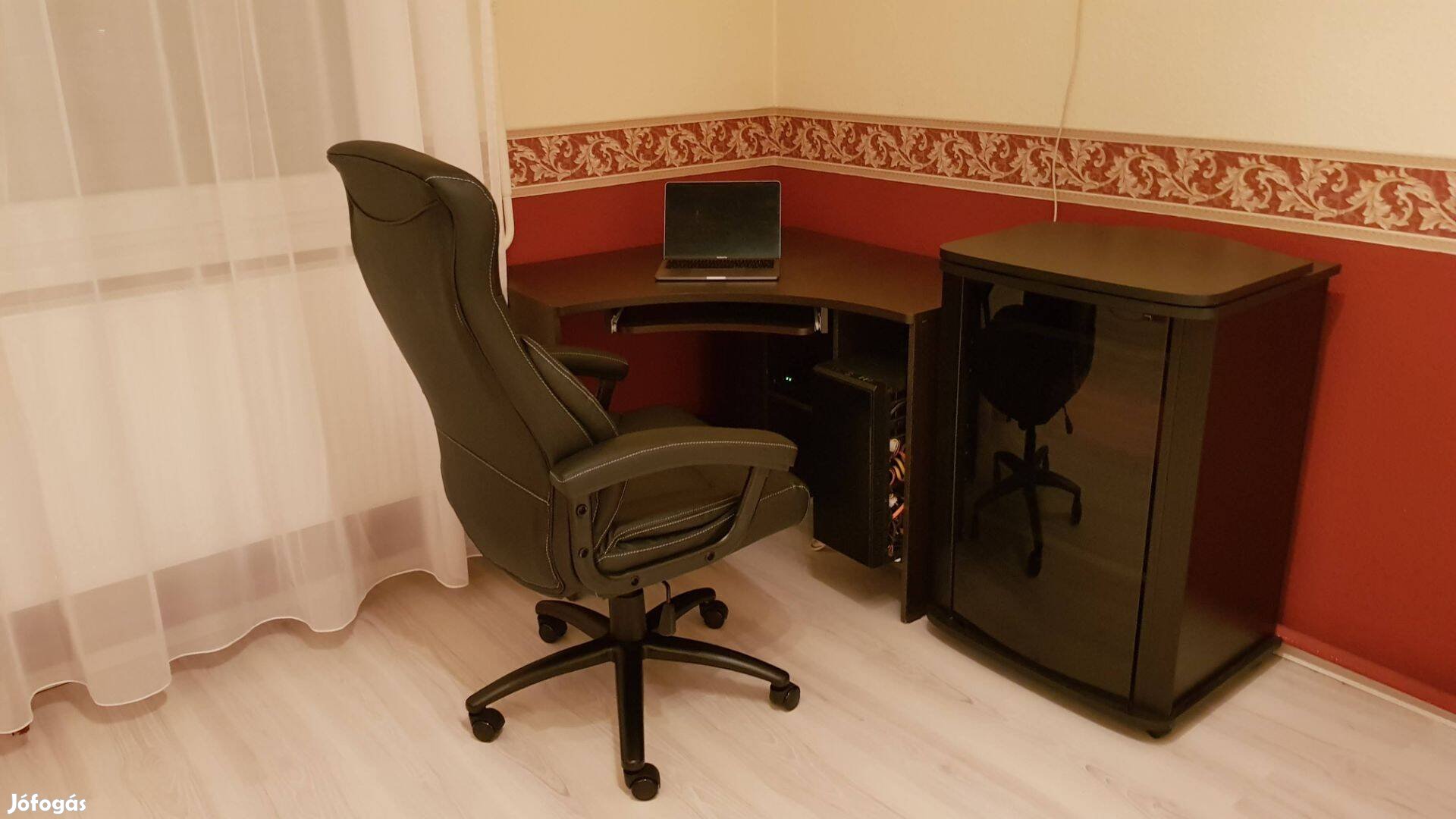 Sarok íróasztal sötétbarna színben 100x100