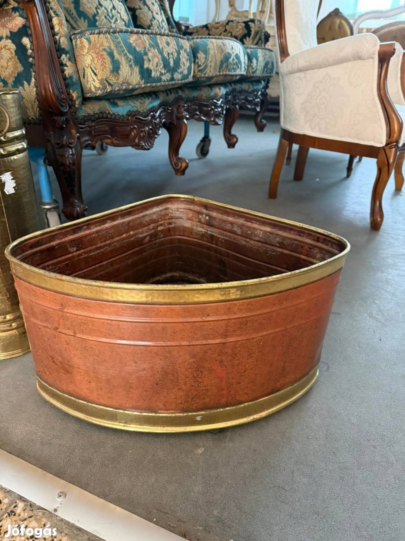 Sarok virágtartó gurulós