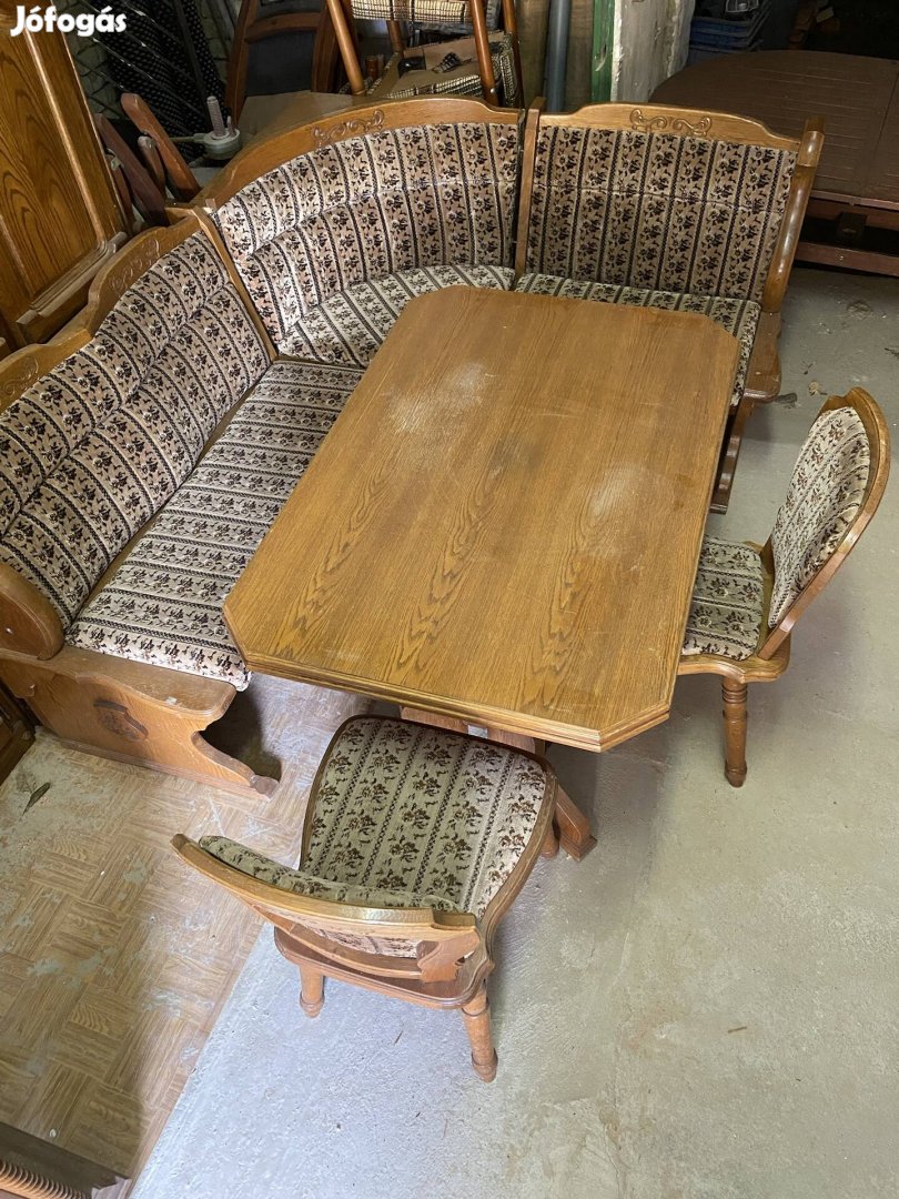 Sarokpad asztal székek
