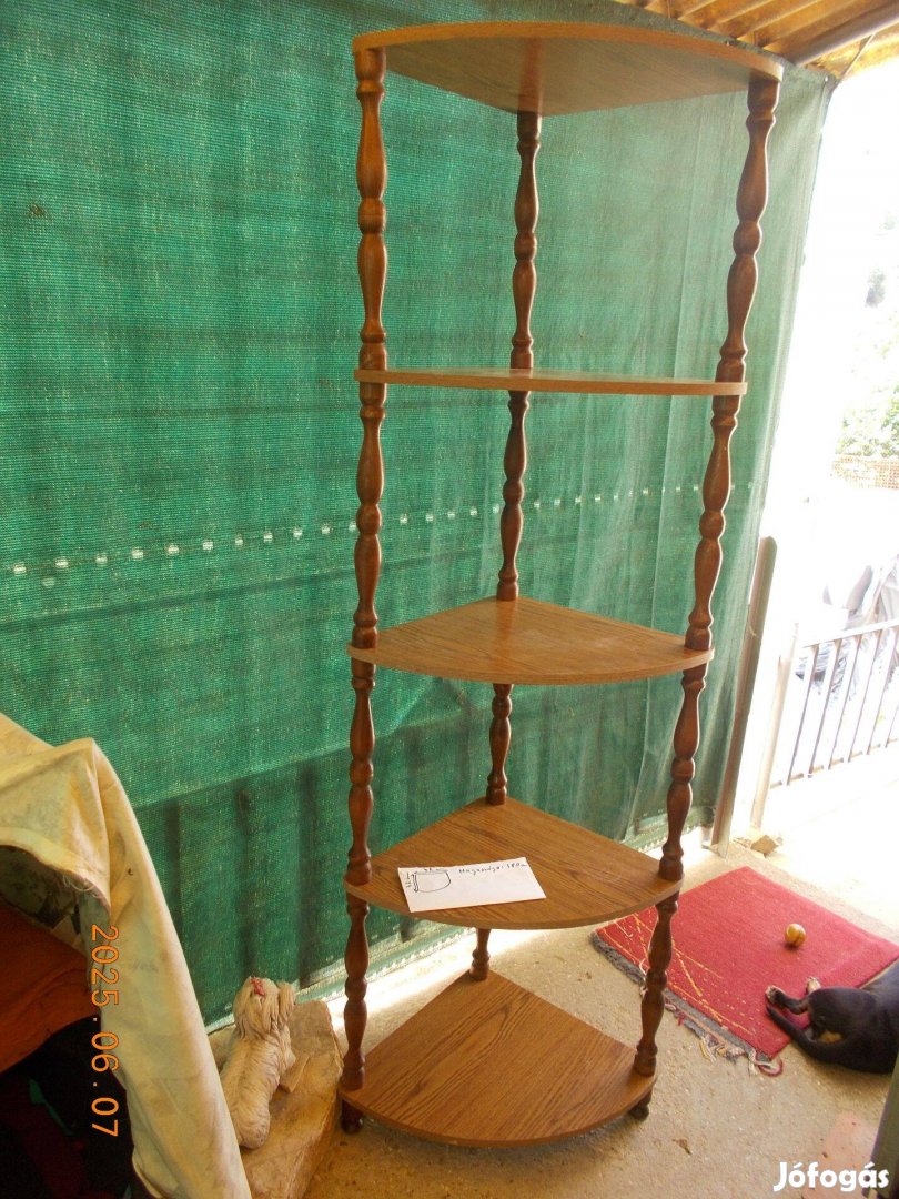 Sarokpolc, virágtartó