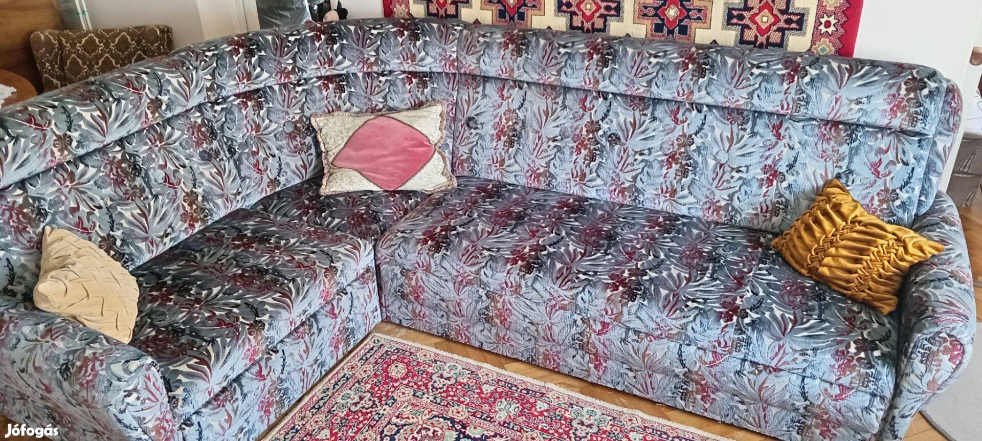 Sarokülő garnitúra ágyazható