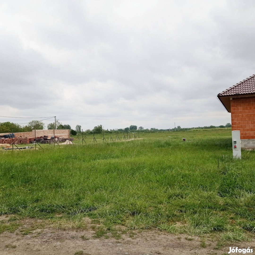 Sárvár-Rábasömjén 720nm-es telek eladó!