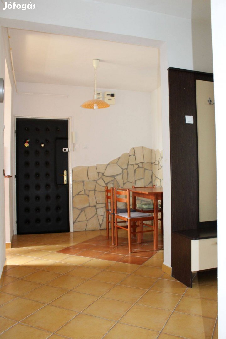 Sárváron 1 2 fél szobás lakás eladó