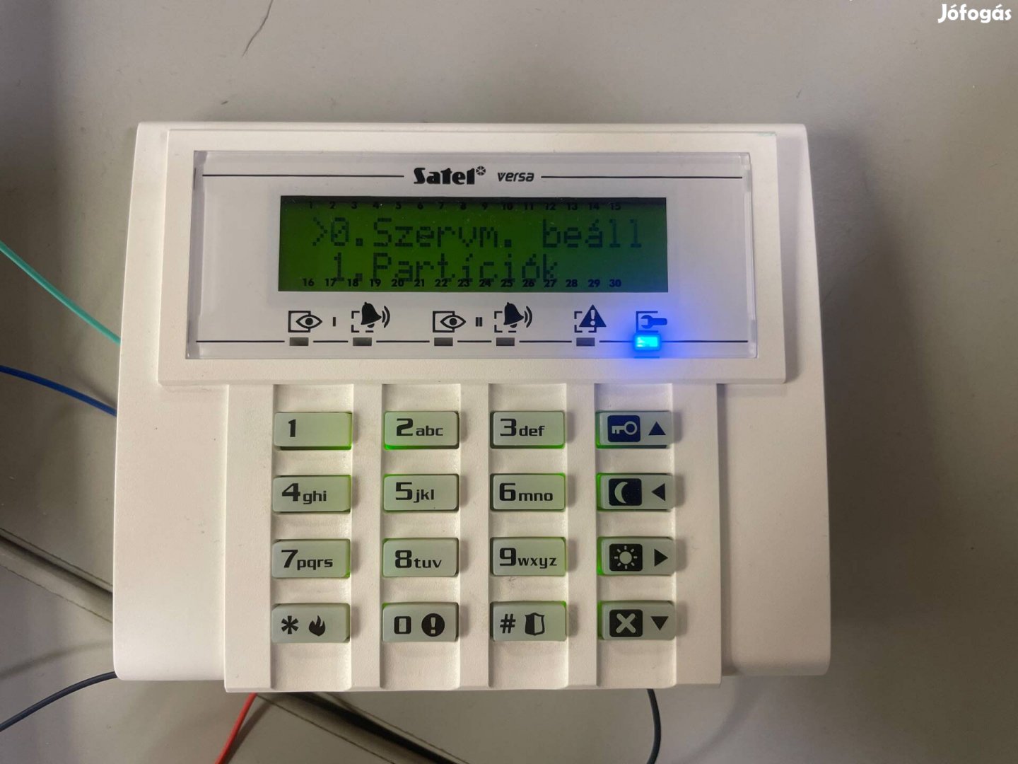 Satel Versa 15 riasztó központ + kezelő + 6db infra + 2db tűzjelző