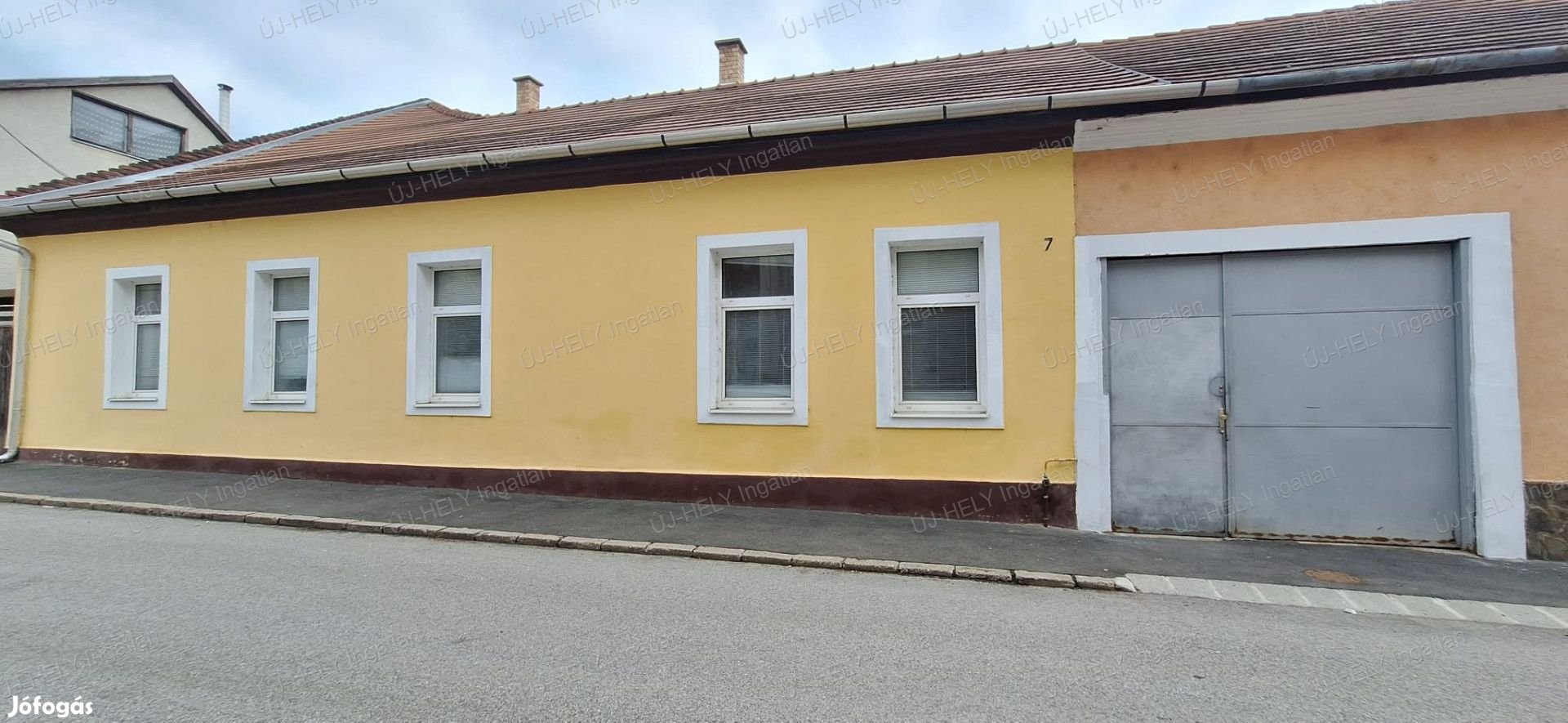 Sátoraljaújhely belvárosában felújítandó, utcafronti, 3