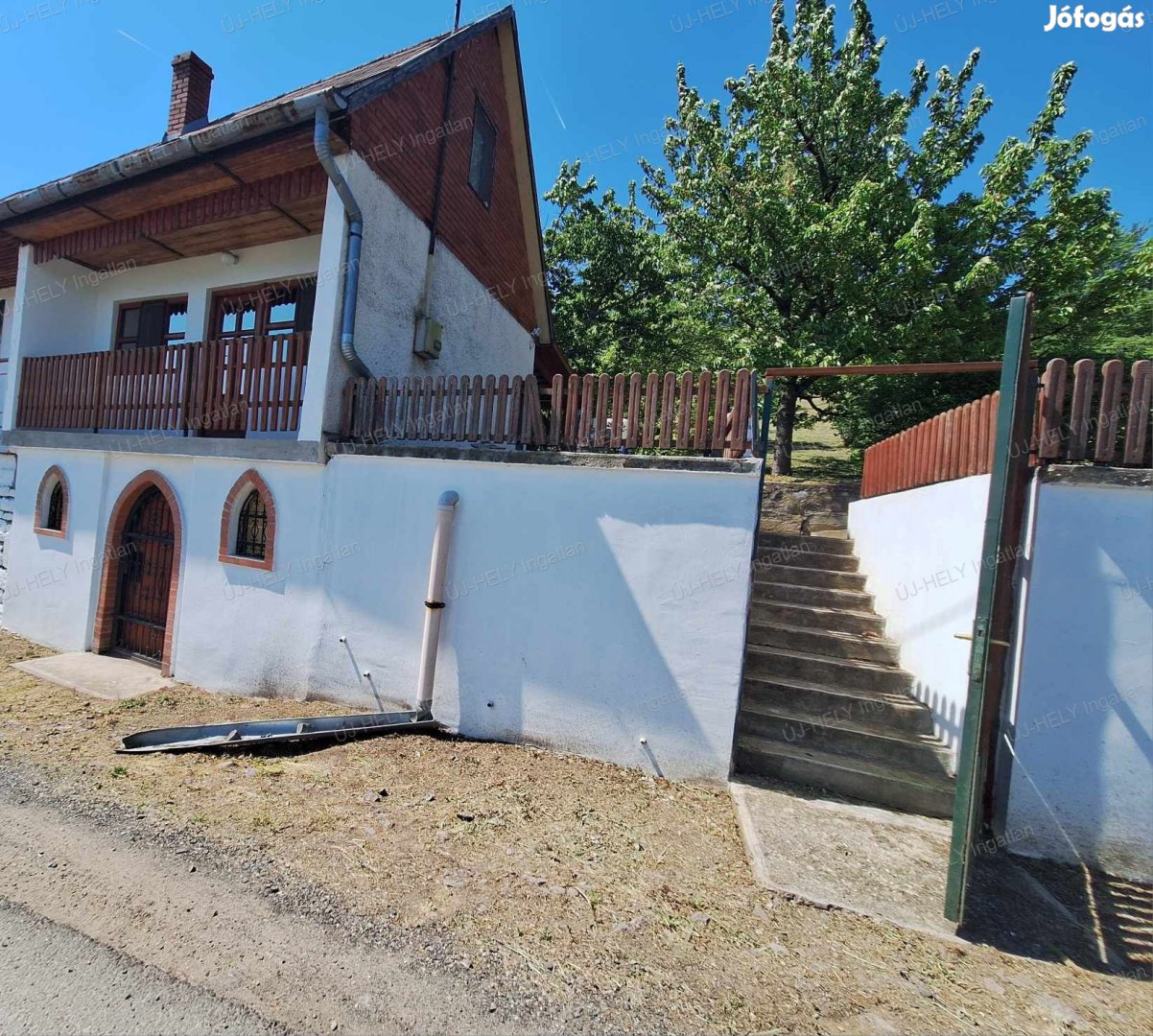 Sátoraljaújhelyen , szuper kilátással nyaraló eladó!