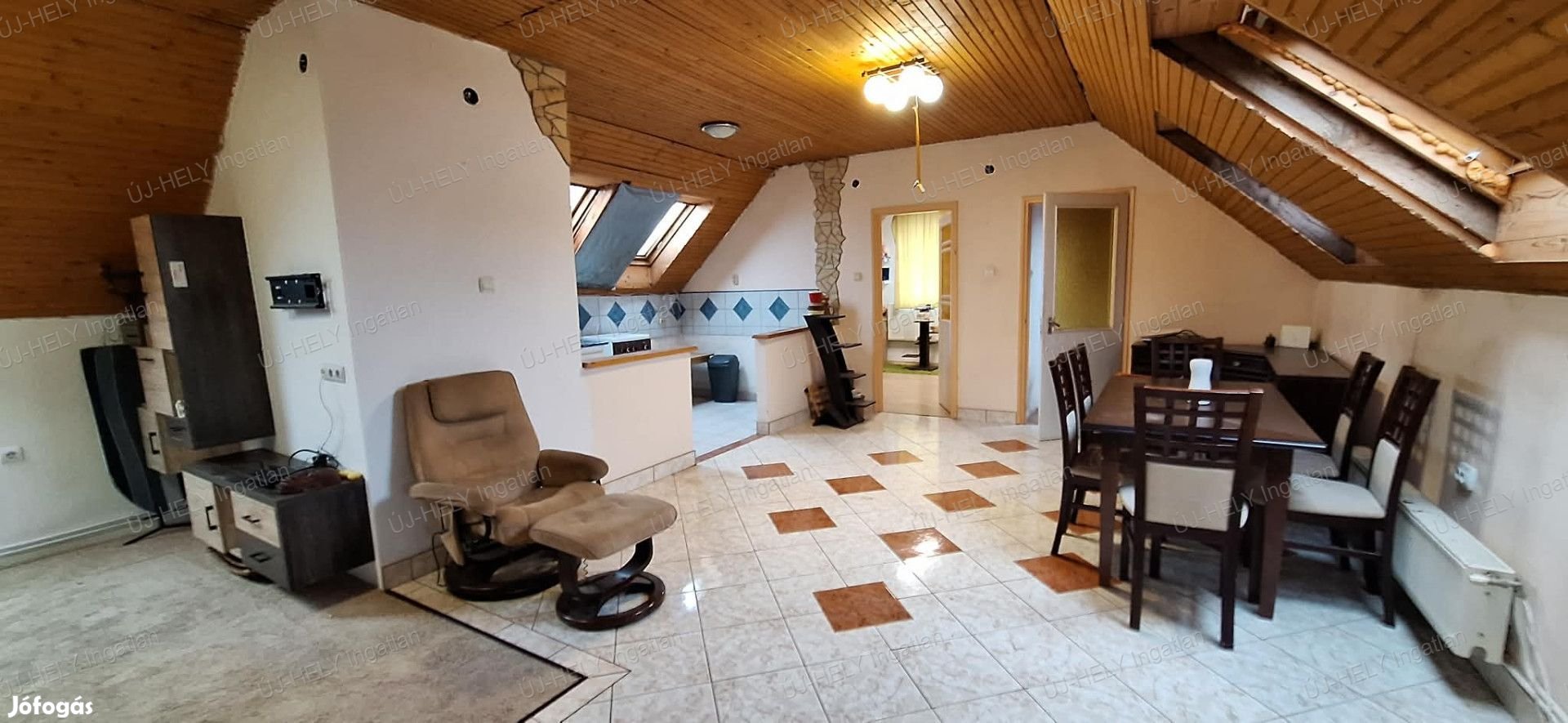 Sátoraljaújhelyen, tetőtér beépítéssel épült felújítandó