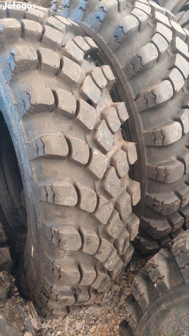 Satoya 12.00 R20 4 db gumiabroncs eladó