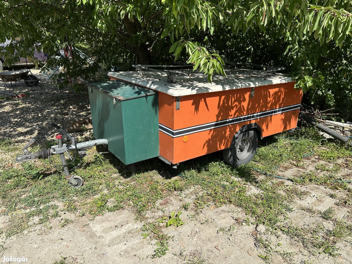 Sátras utánfutó camping okmányok nélkül 