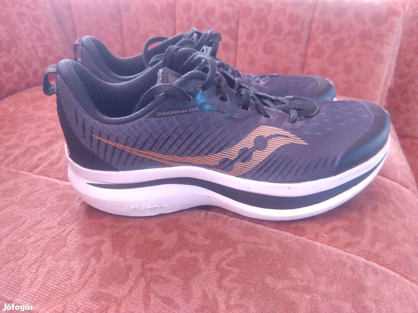 Saucony Endorphin Kidz 34 gyerek futó cipő