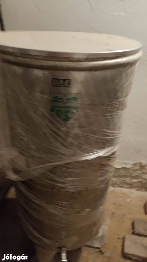 Saválló acél boros tartály
