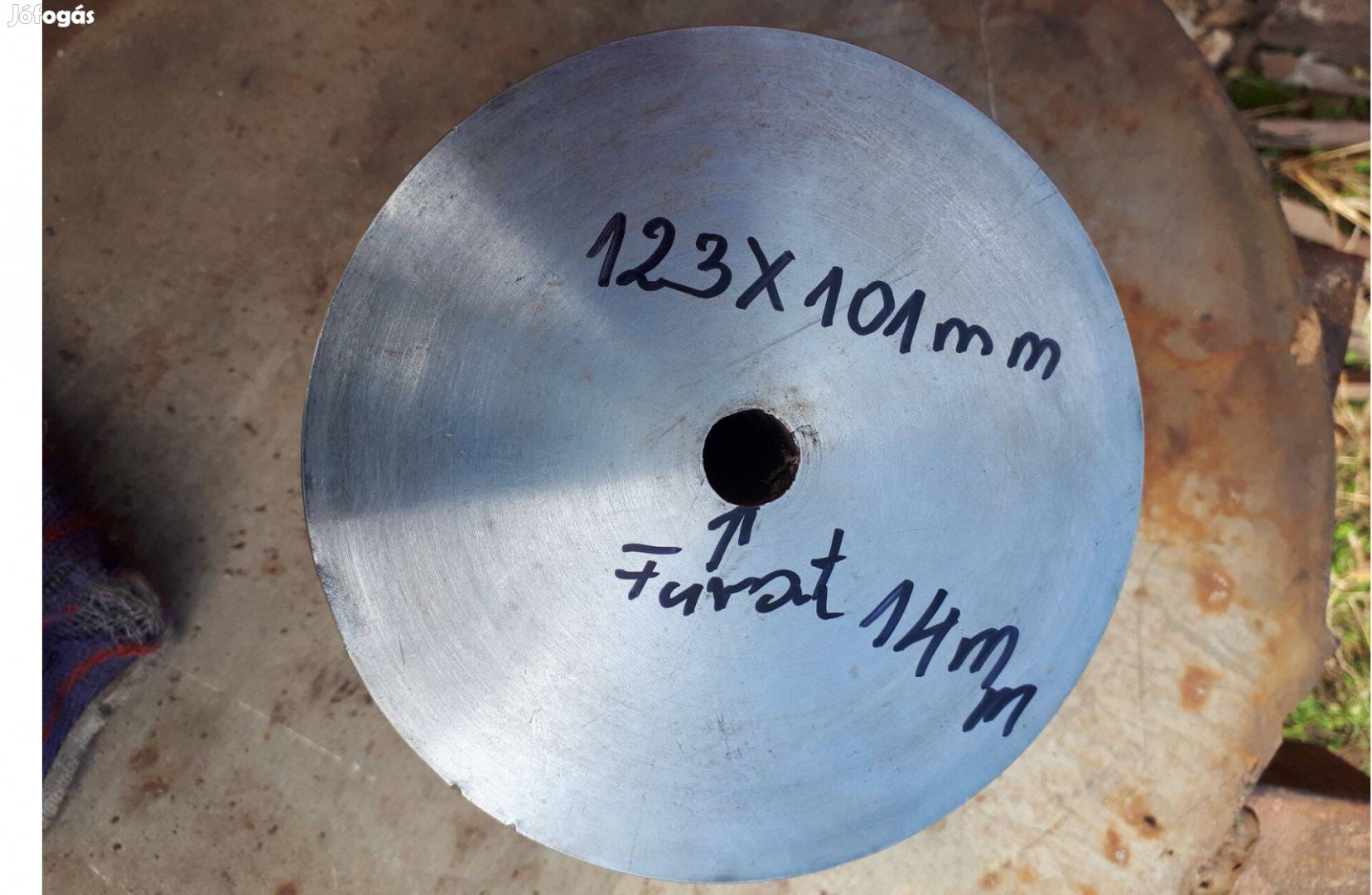 Saválló köracél 123x101 mm-es eladó !