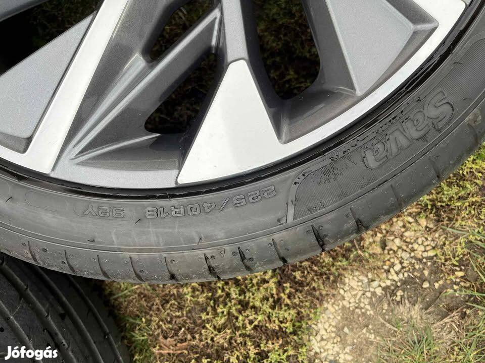 Sawa 225 40 R18 nyári gumi