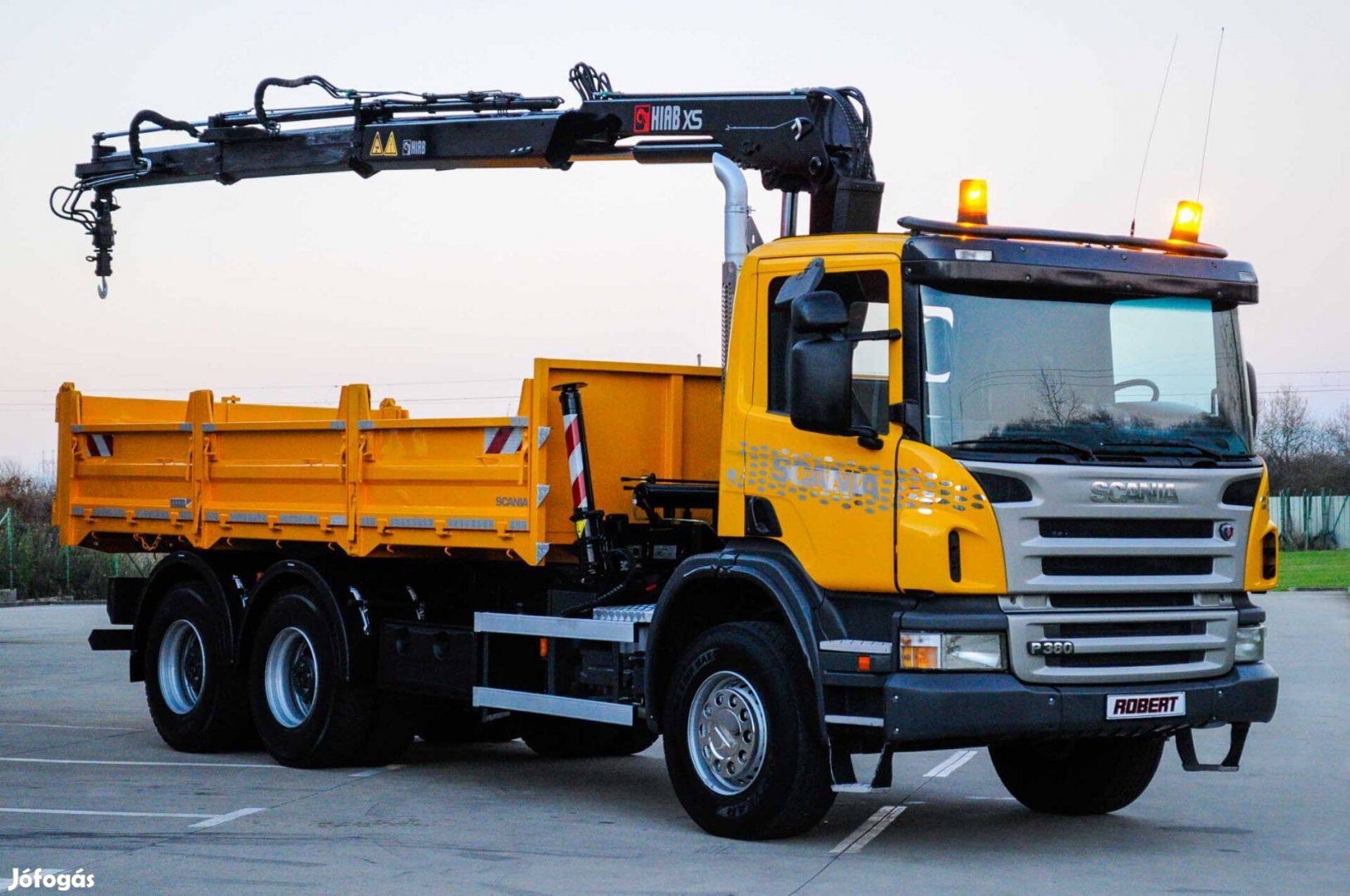 Scania P380 - 6X4 Billenőplatós - Darugémes teherautó EU4
