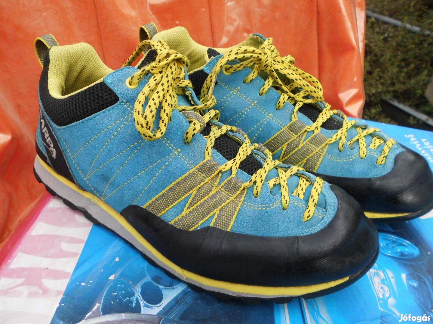 Scarpa Crux kék-sárga 40.5-es túracipő eladó,