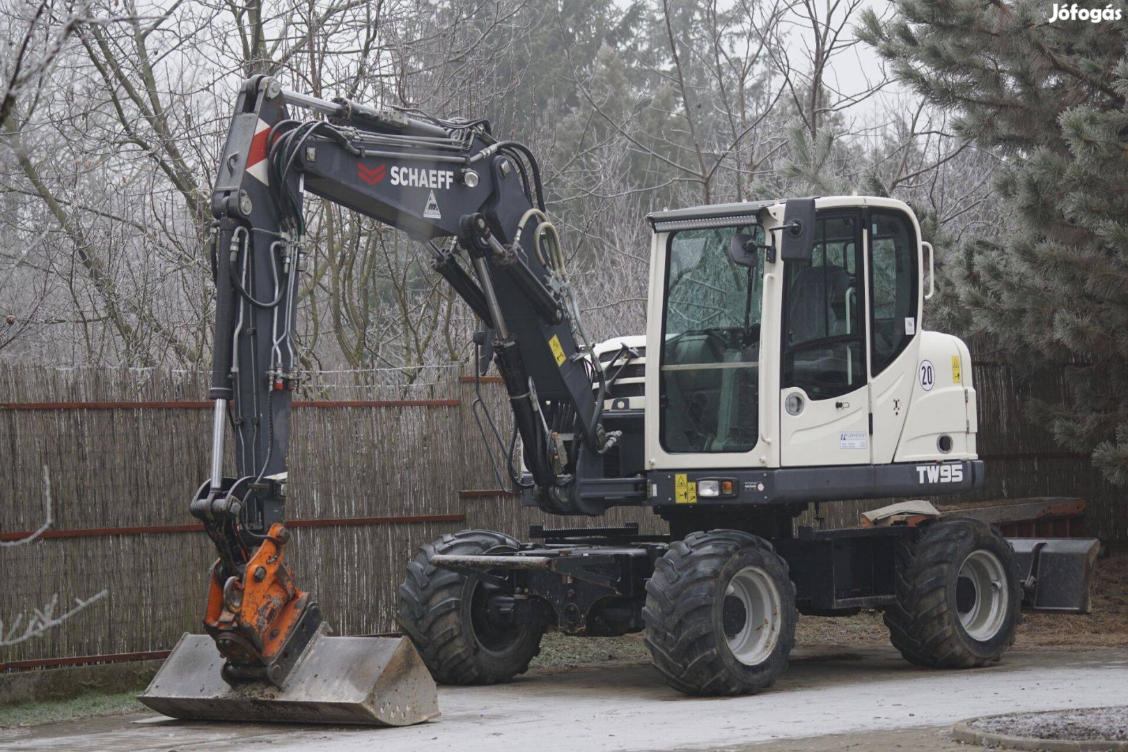 Schaeff TW 95 gumikerekes forgókotró