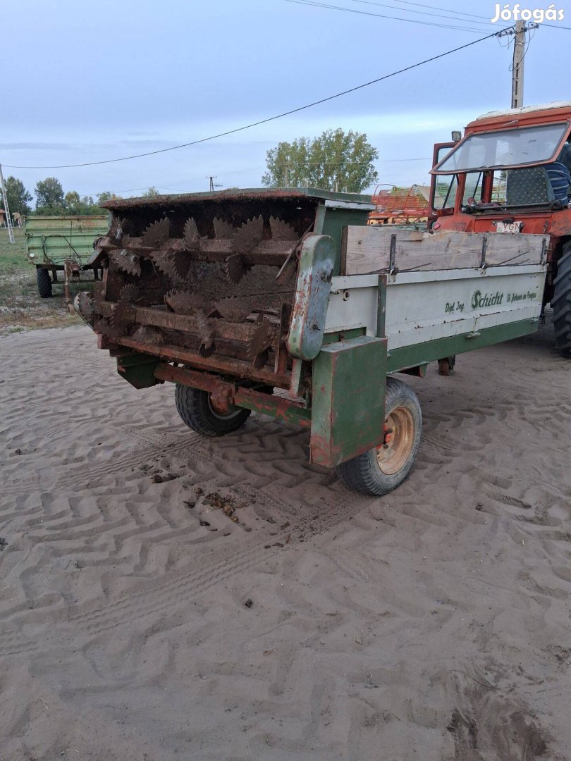 Schicht 2,5 tonnás 2 fekvőhengeres trágyaszóró vas platós oldalas