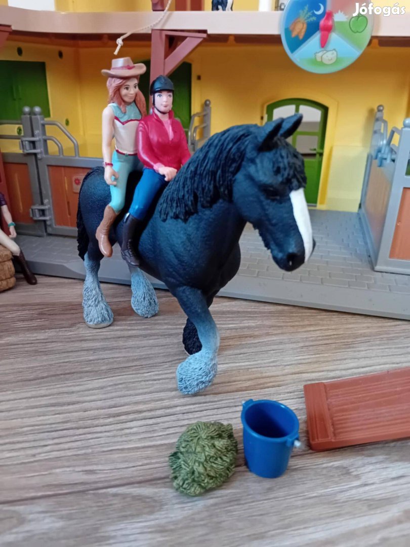 Schleich és Playmobil lovarda játék