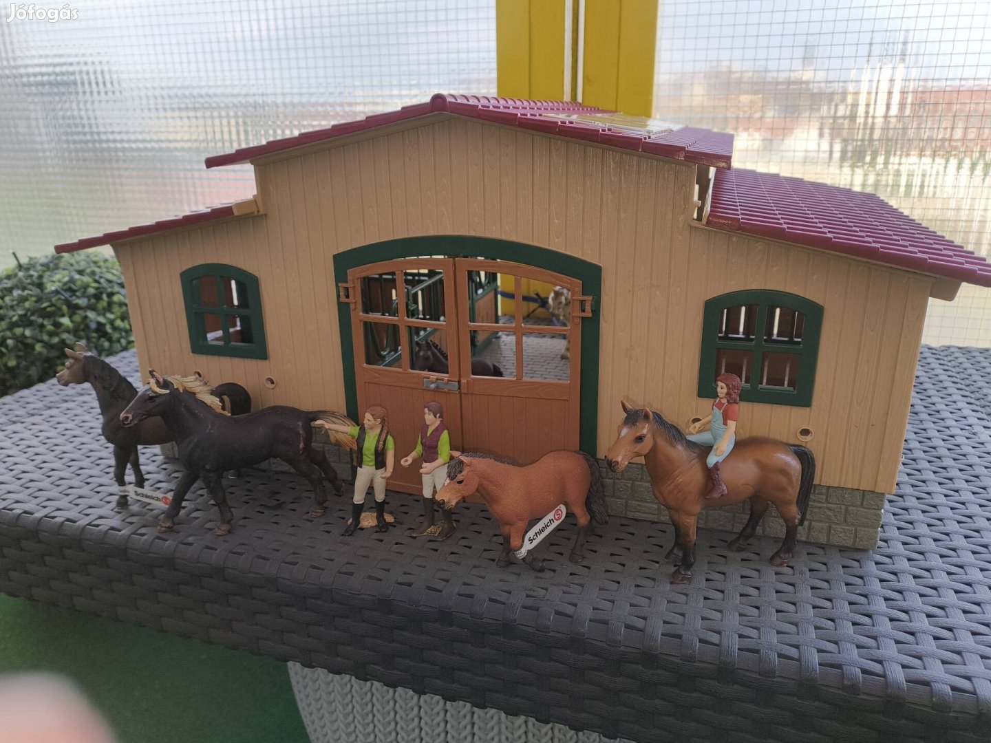 Schleich istálló, lovak