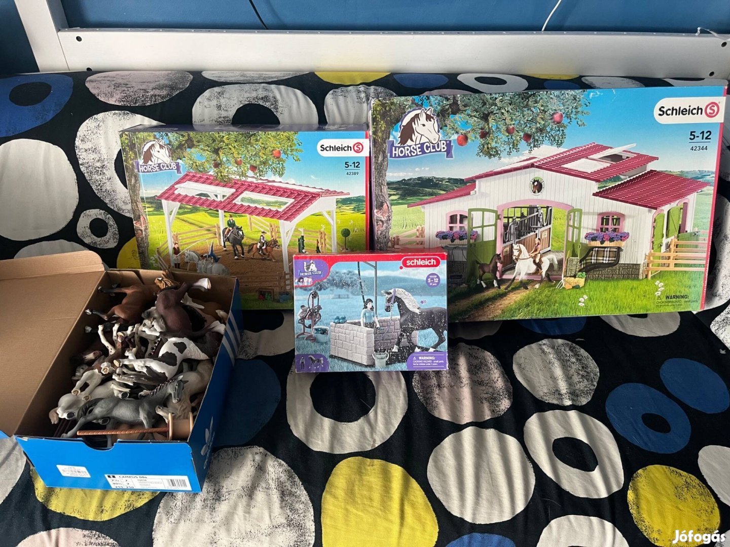 Schleich lovardás készletek +lovak