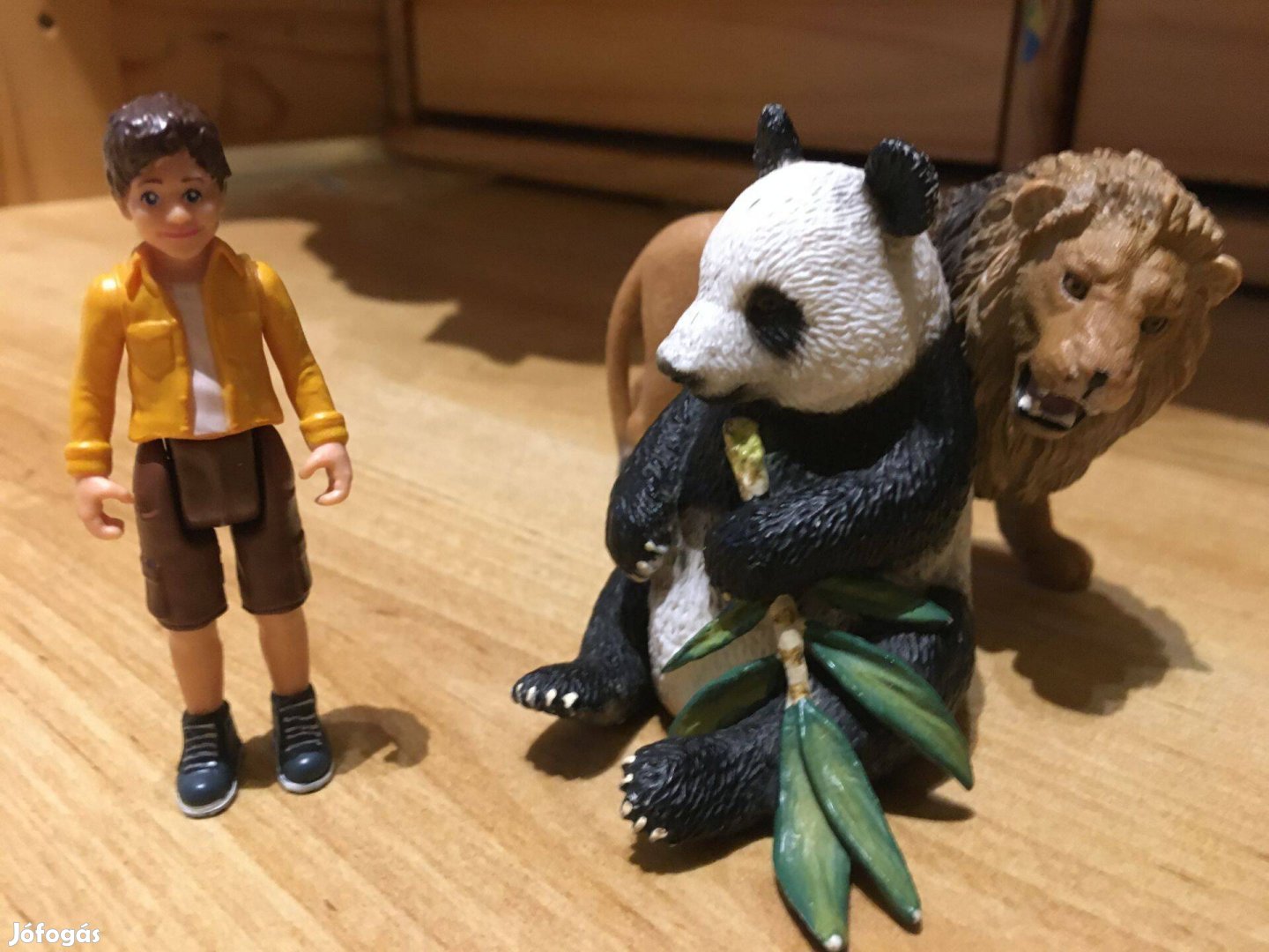 Schleich oroszlán és panda egy kisfiúval eladó!