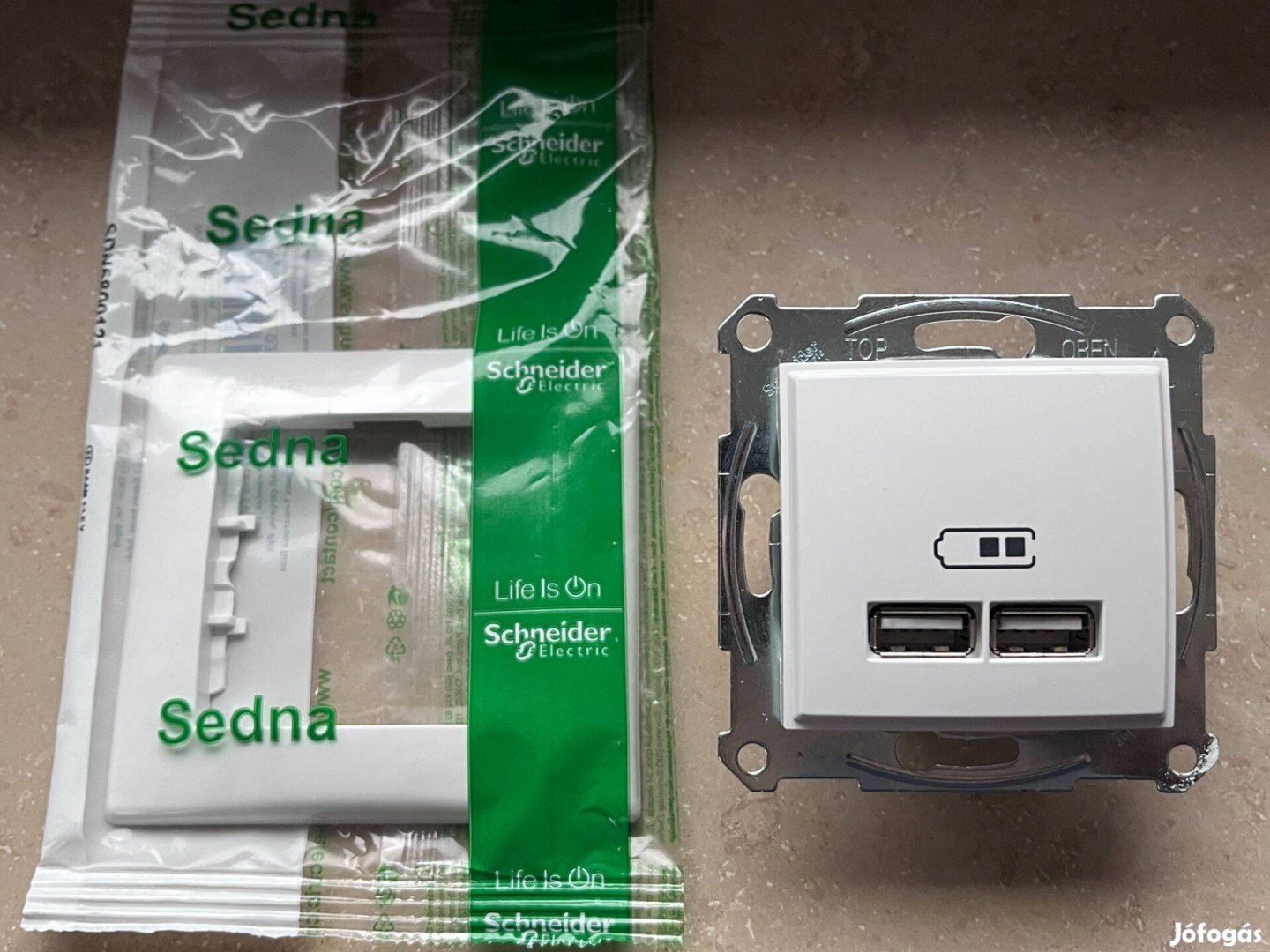 Schneider Sedna 2x USB-A aljzat keret