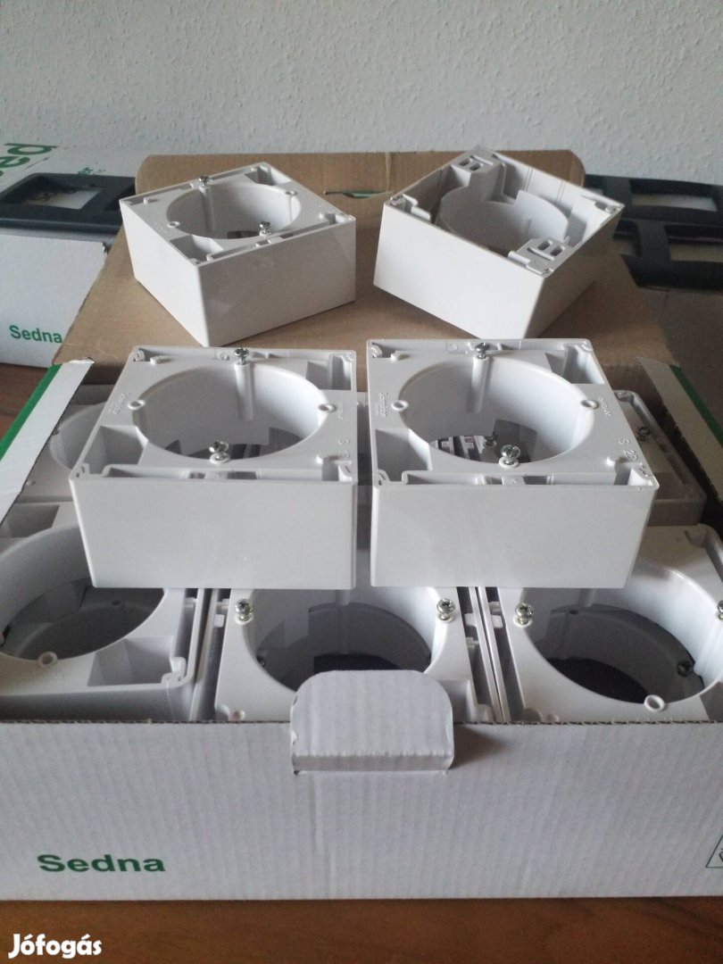 Schneider Sedna Design kiemelőkeretek sorolhatók egyben