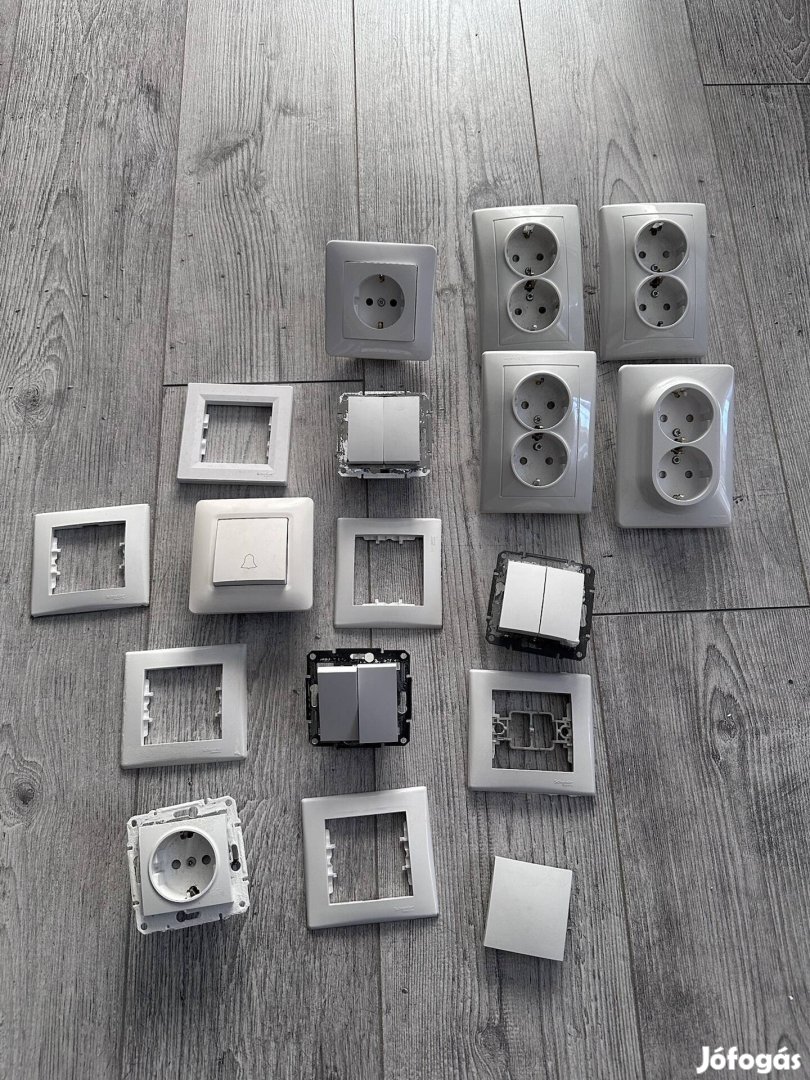 Schneider szerelvények, kapcsolók, dugalj egyben