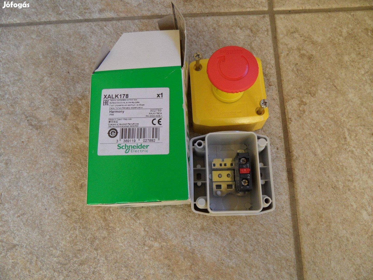 Schneider vészgomb Xalk 178