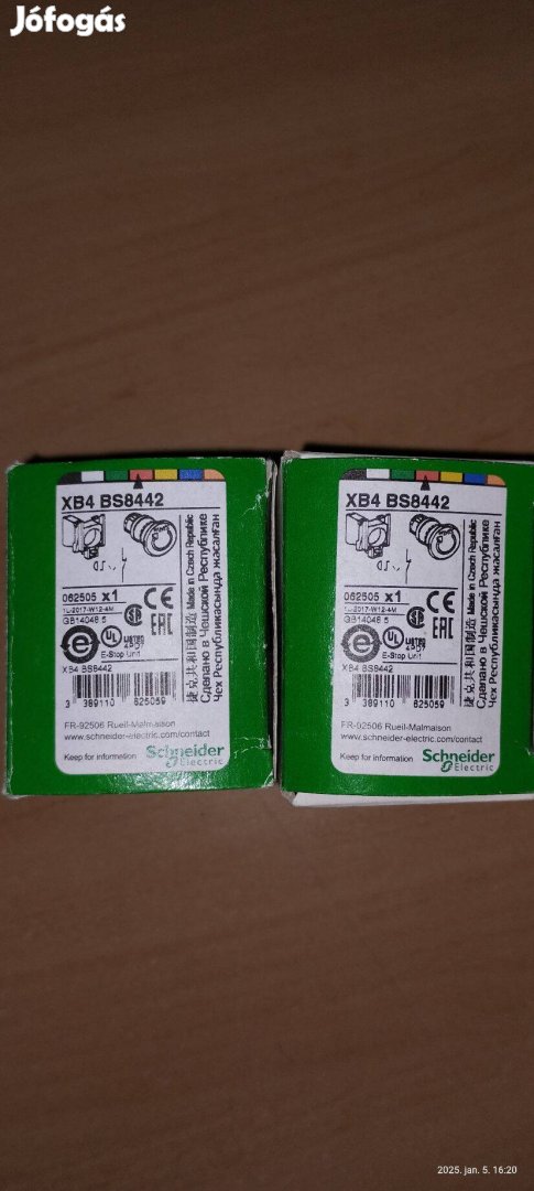 Schneider vészgomb, 40 gombafejű piros Új!!!