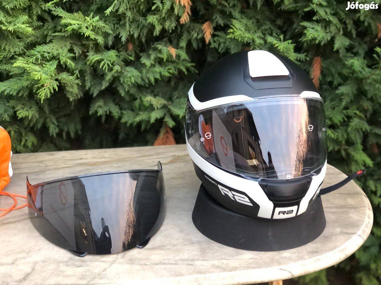 Schuberth R2 zárt bukósisak M-es Schubert Fehér-fekete Ingyen Foxpost!