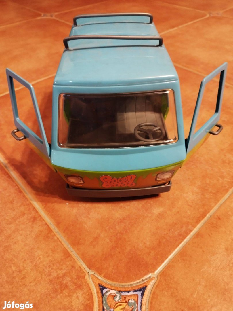 Scooby-Doo nagyméretű figurák és Mystery Machine autó