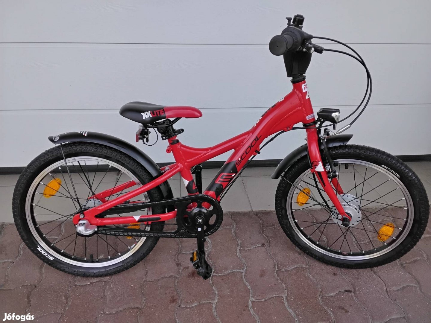 Scool 18 prémium minőségű Német agydinamós gyermek kerékpár.
