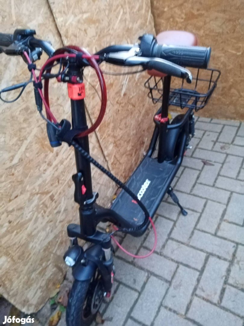 Scooter i 12 elektromos roller 