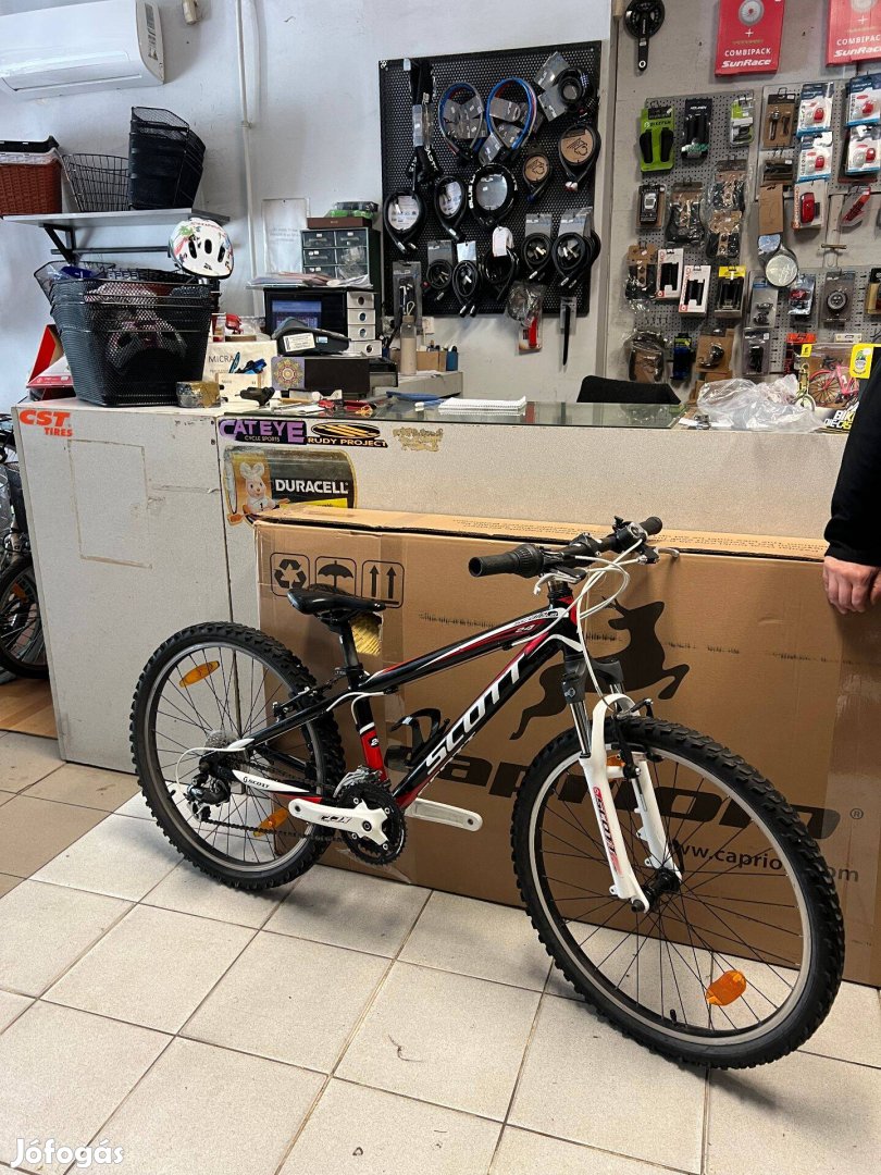 Scott Scale JR 24 fekete piros fiú gyerek kerékpár