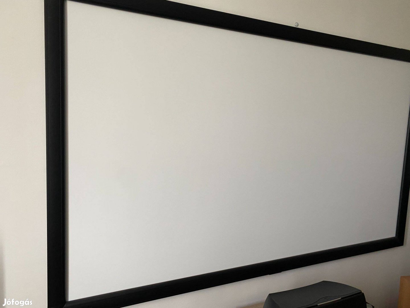 Screenline Amleto 92'' fix keretes vetítővászon