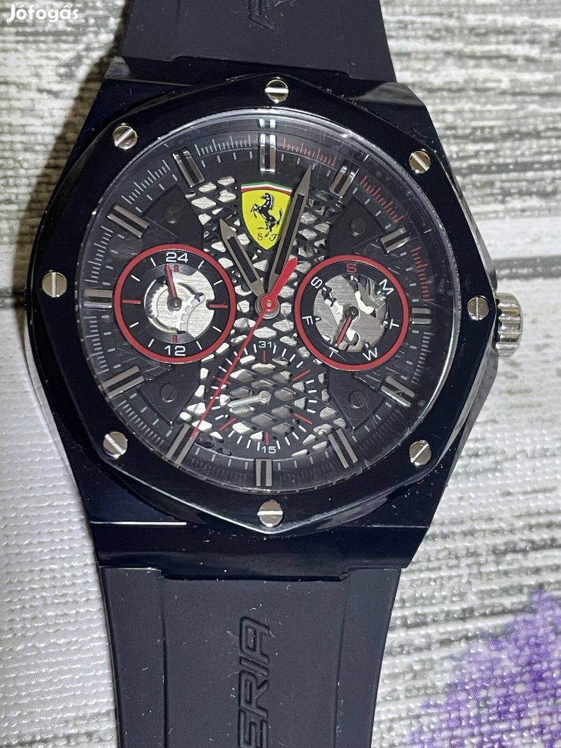 Scudeira Ferrari 44 milliméteres új karóra