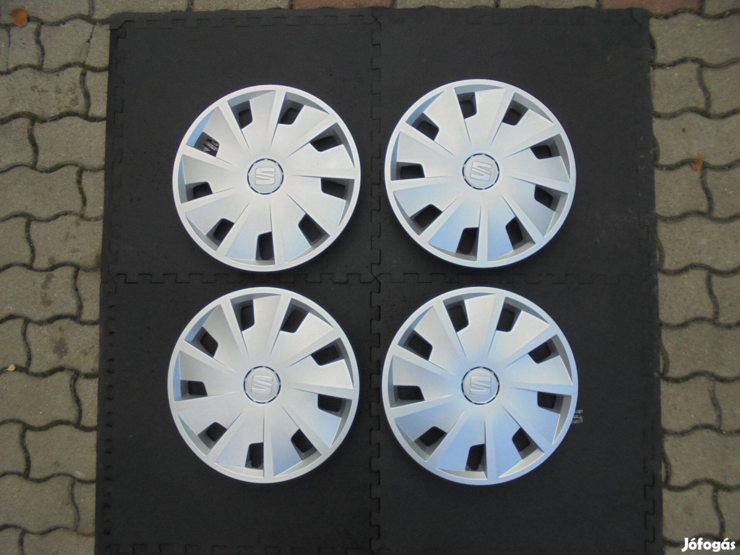 Seat 15-ös gyári dísztárcsa garnitúra eladó