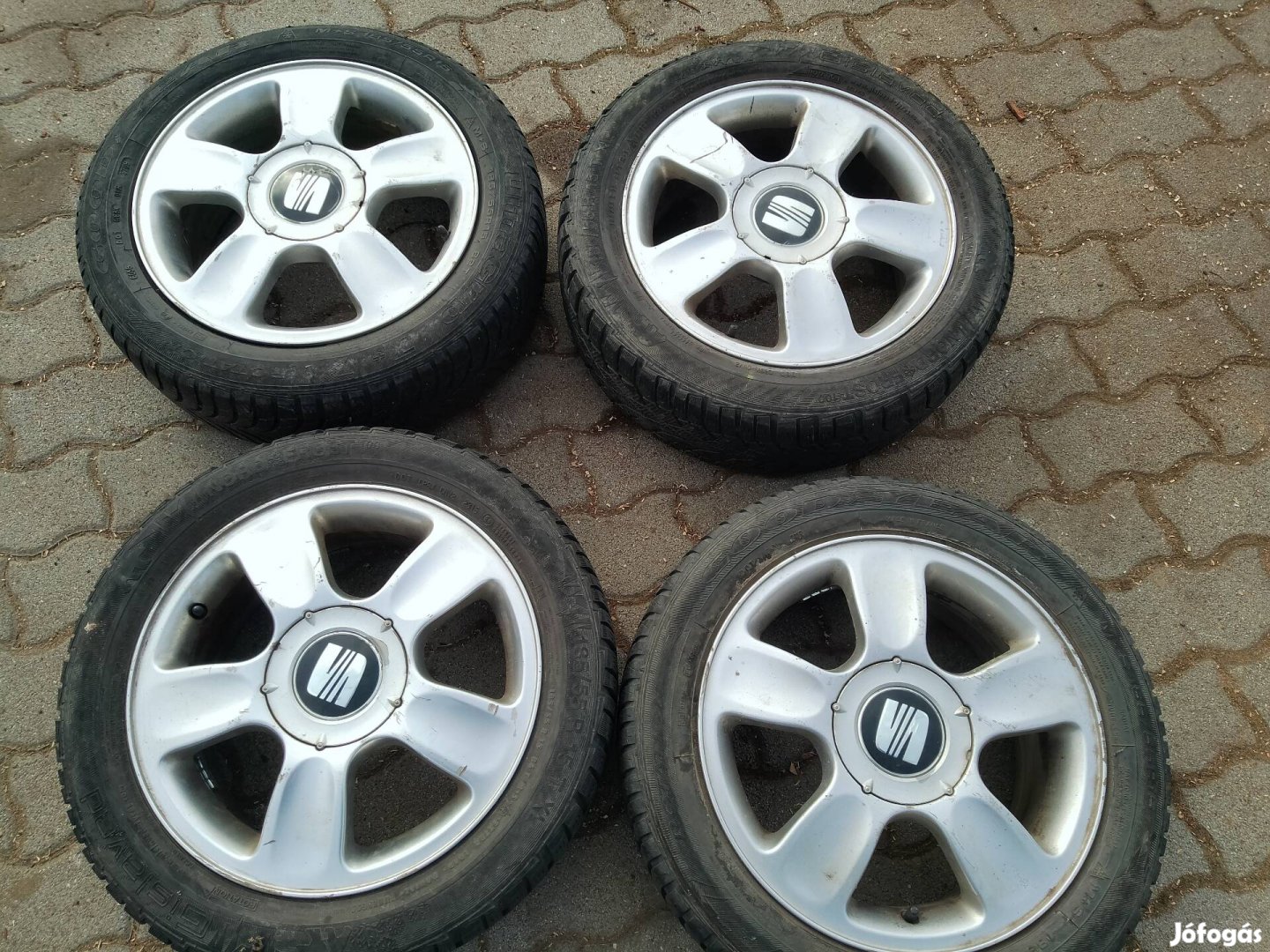 Seat 4x100 15" alufelni 