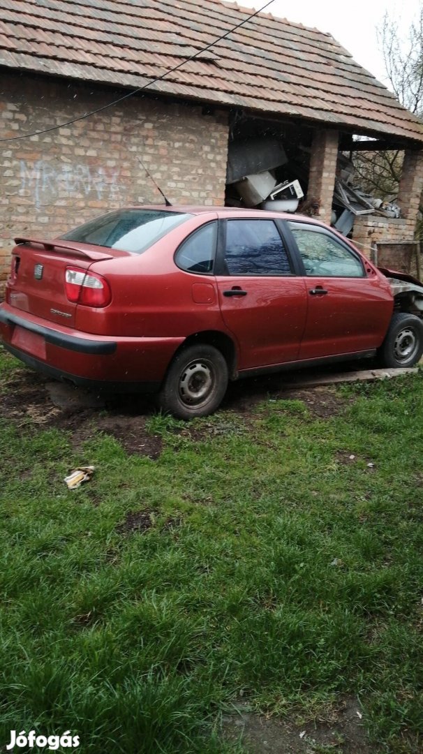 Seat Cordoba 1,4Mpi Alkatrészei  Eladóak 