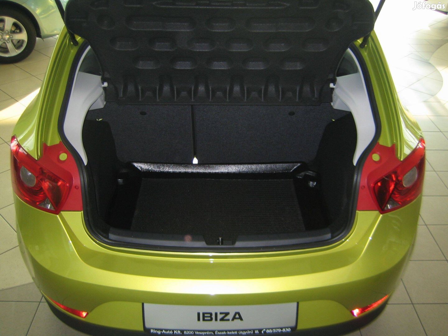 Seat Cordoba, Ibiza 2002-2008, 2008-2017, 2017- Csomagtértálca