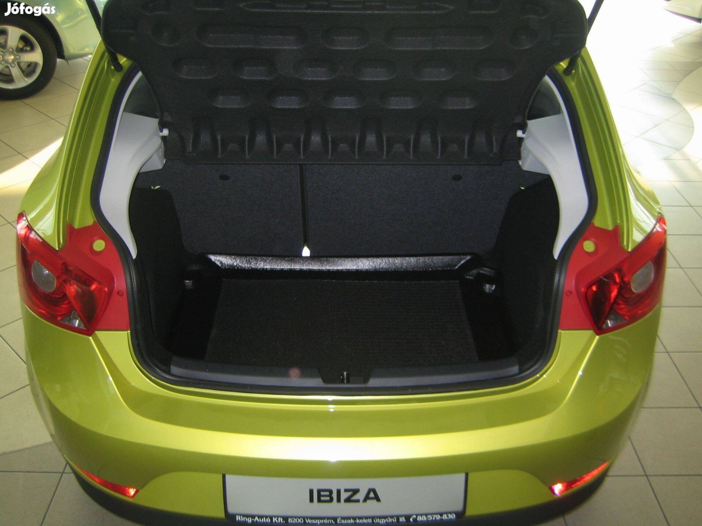 Seat Cordoba, Ibiza 2002-2008, 2008-2017, 2017- Csomagtértálca