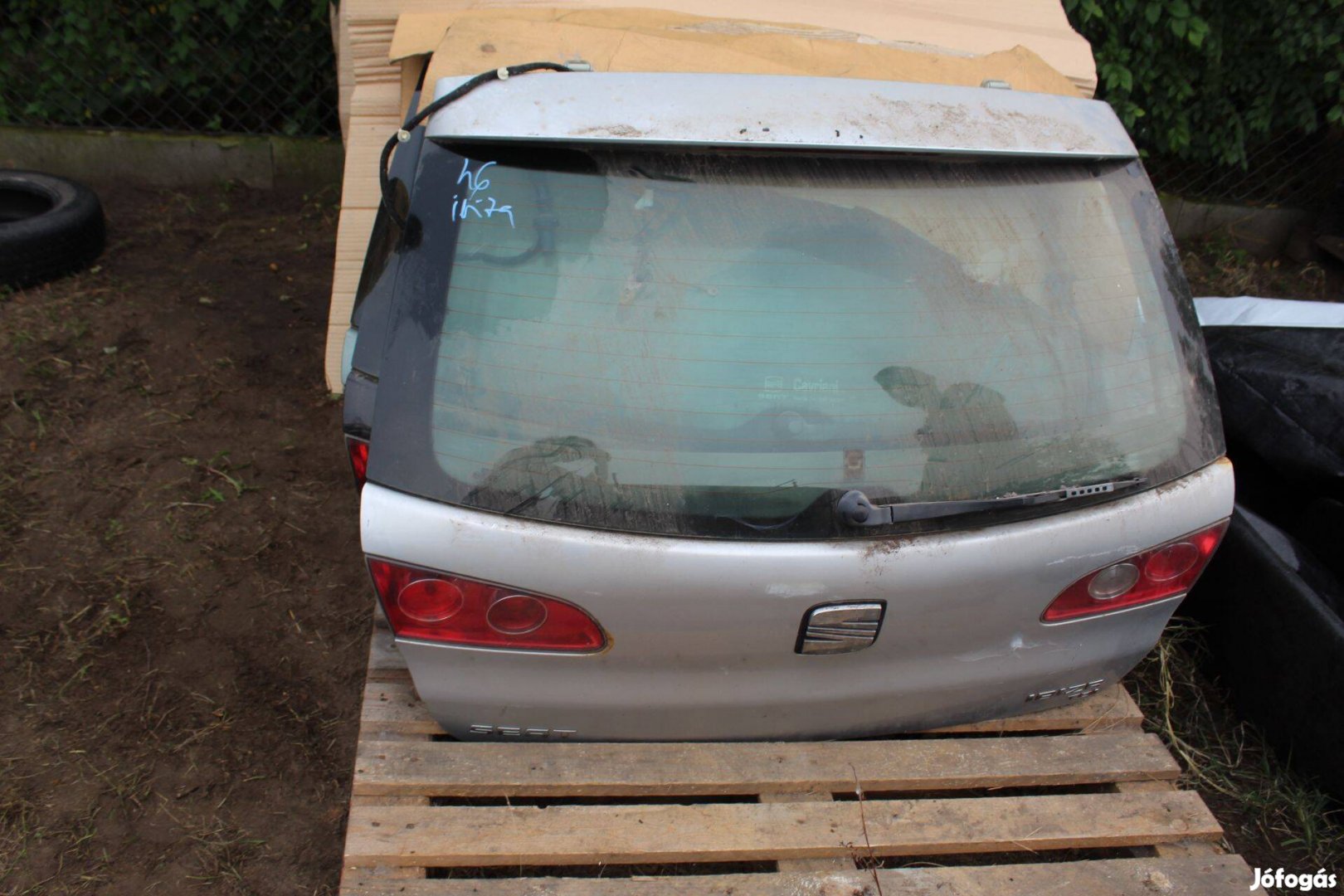 Seat Ibiza (6L) csomagtér ajtó szélvédővel komplett (46.)