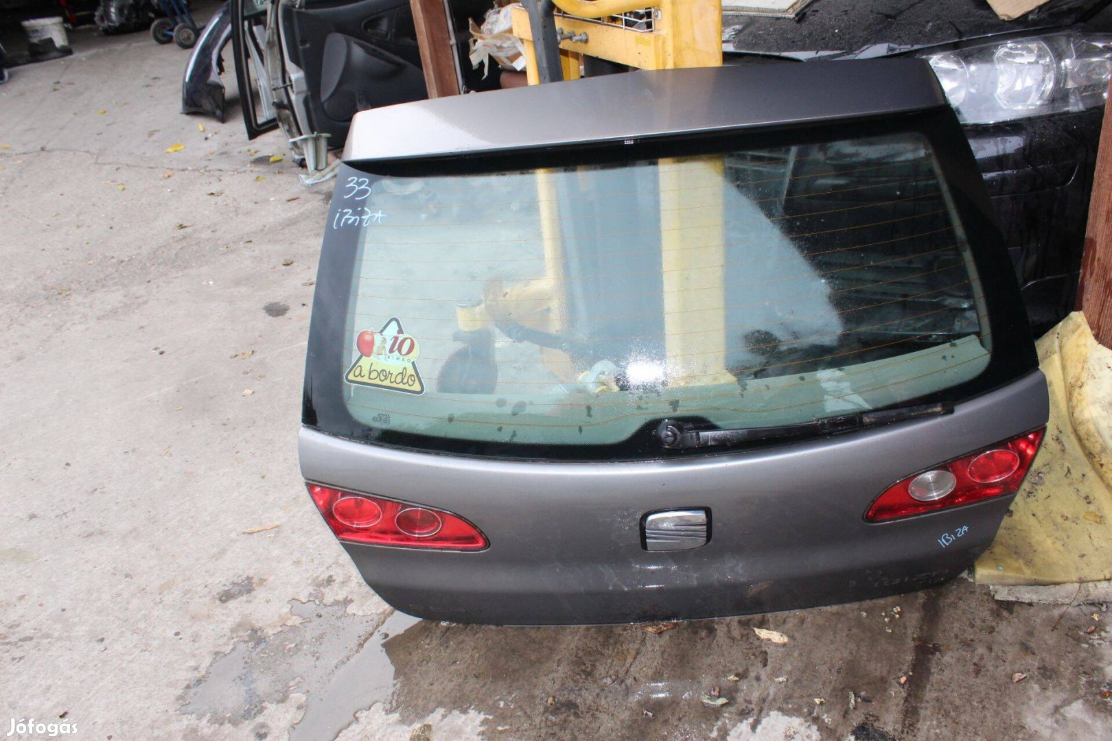Seat Ibiza (6L) csomagtér ajtó szélvédővel üresen (33.)