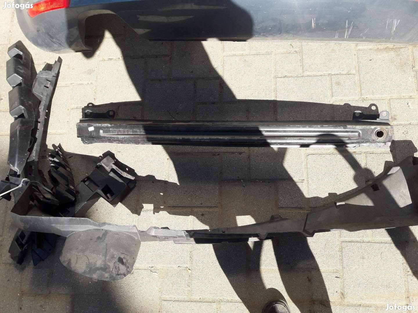 Seat Leon MK2 hátsó merevítő és tartó műanyagok és tartozékai