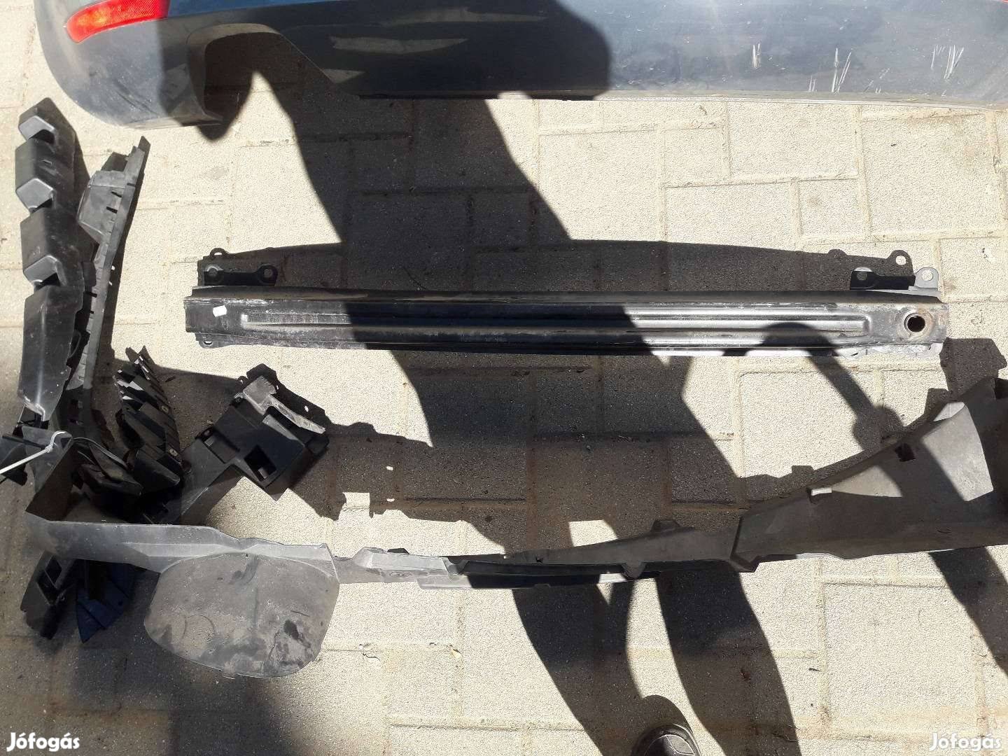 Seat Leon MK2 hátsó merevítő és tartó műanyagok és tartozékai