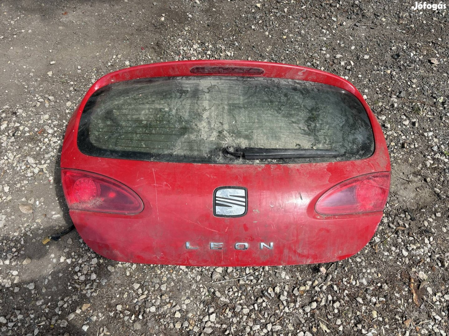 Seat Leon csomagtér ajtó horpadt 