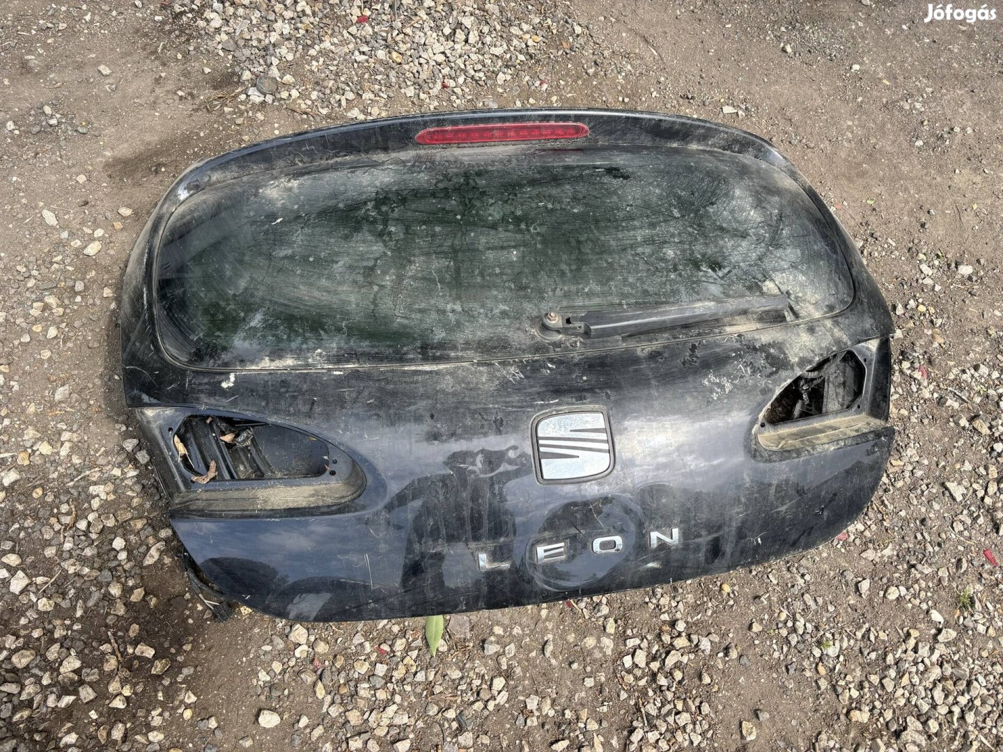 Seat Leon csomagtér ajtó horpadt 