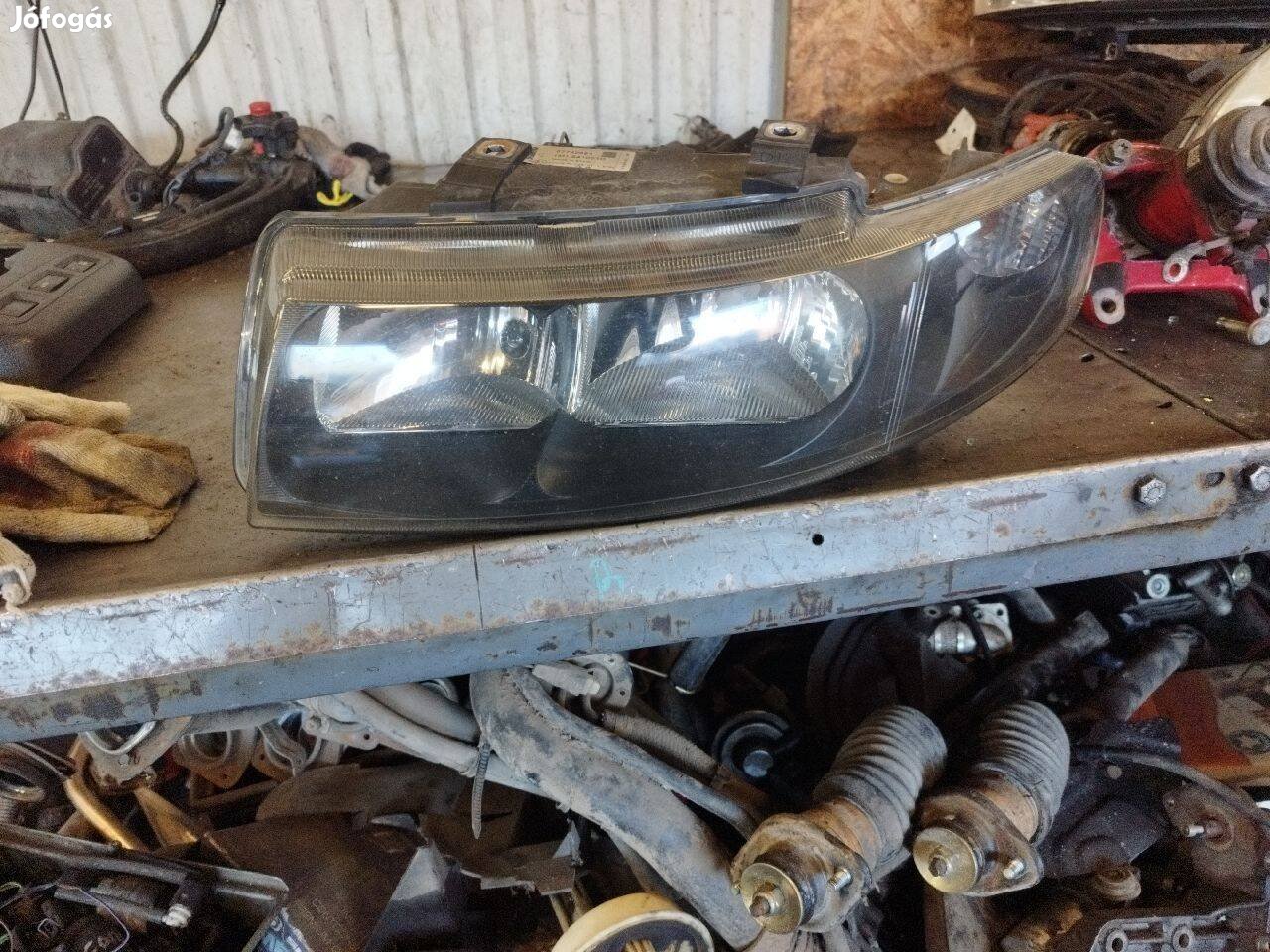 Seat Toledo / Leon 1M bal első fényszóró. Egyik alsó rögzítője törött